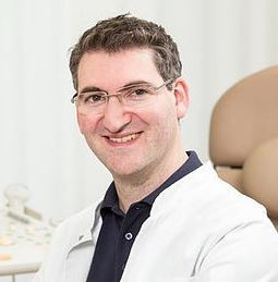 Dr. med. Charles R. Wolf